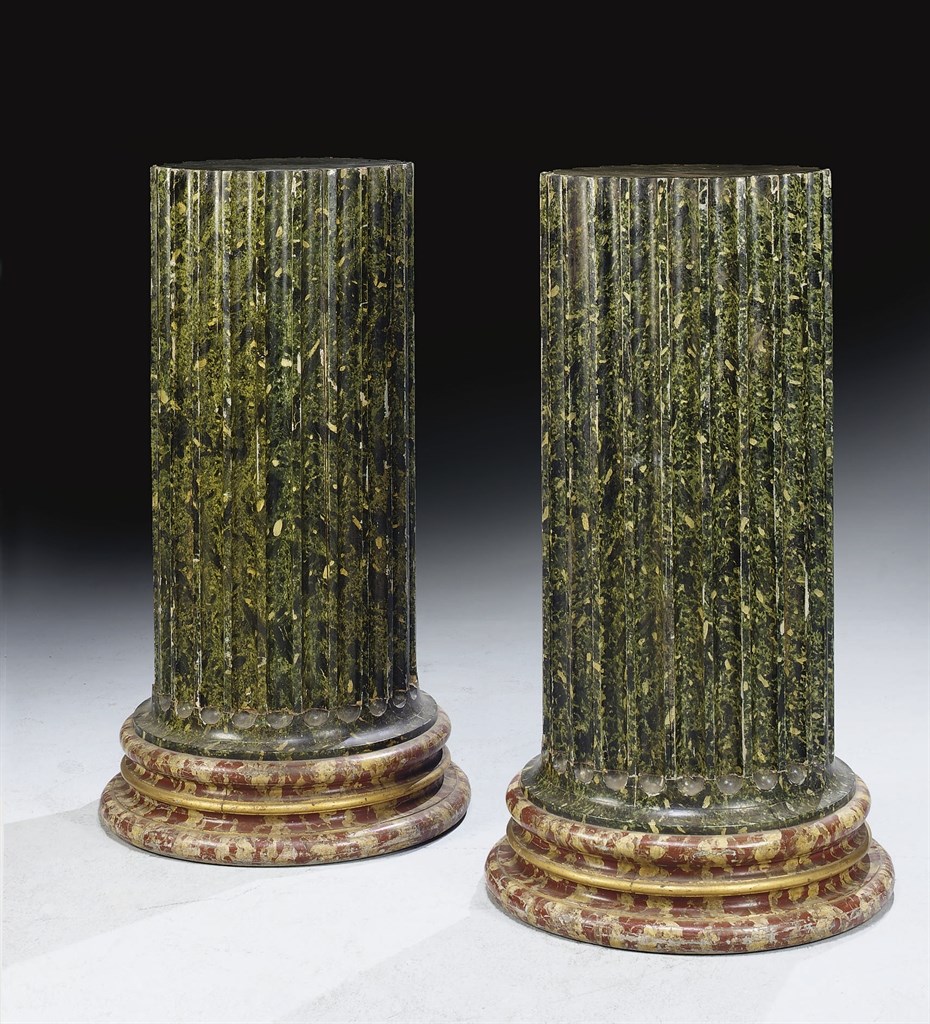 PAIRE DE COLONNES DE STYLE NEOCLASSIQUE