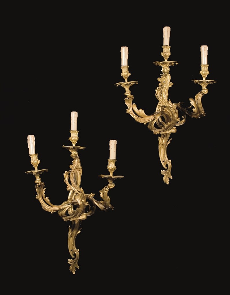 PAIRE D'APPLIQUES DE STYLE LOUIS XV