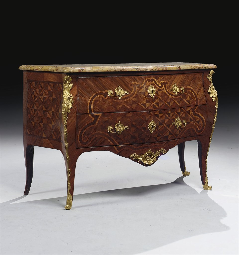 COMMODE BOMBEE D'EPOQUE LOUIS XV