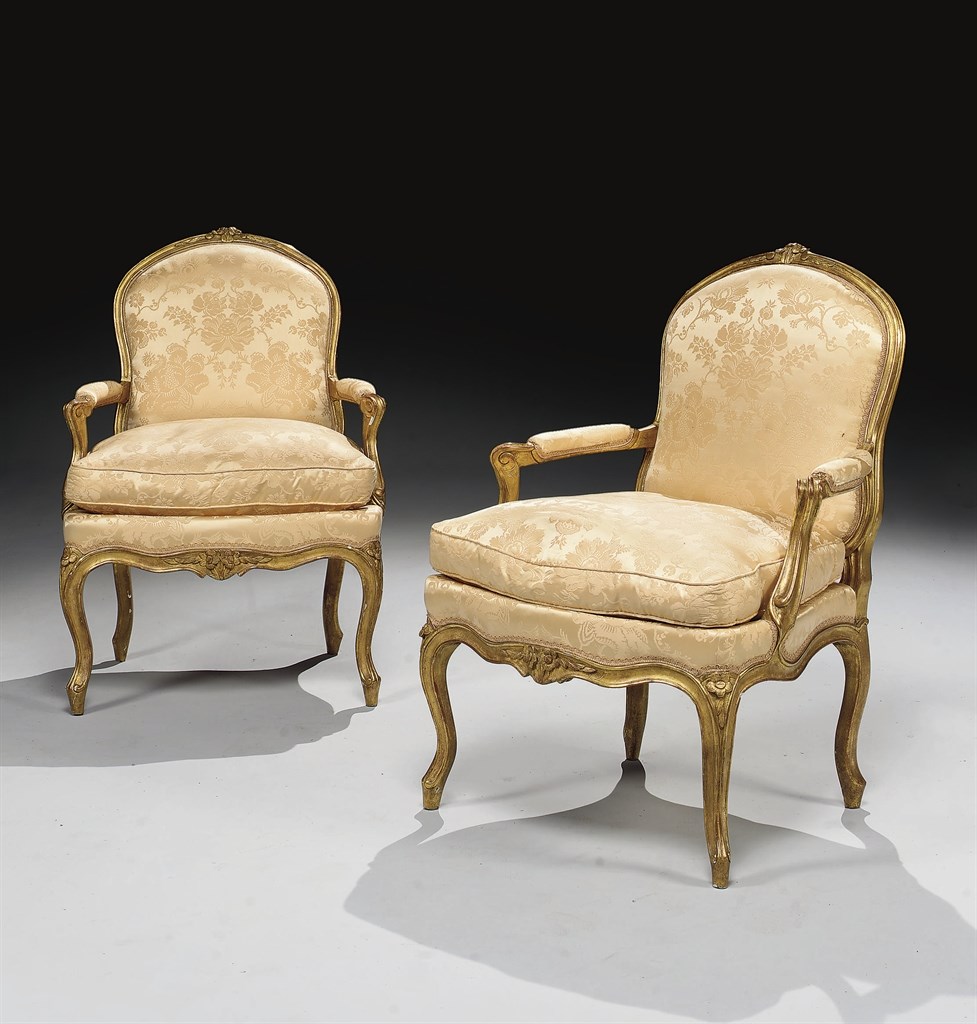 PAIRE DE FAUTEUILS A LA REINE D'EPOQUE LOUIS XV