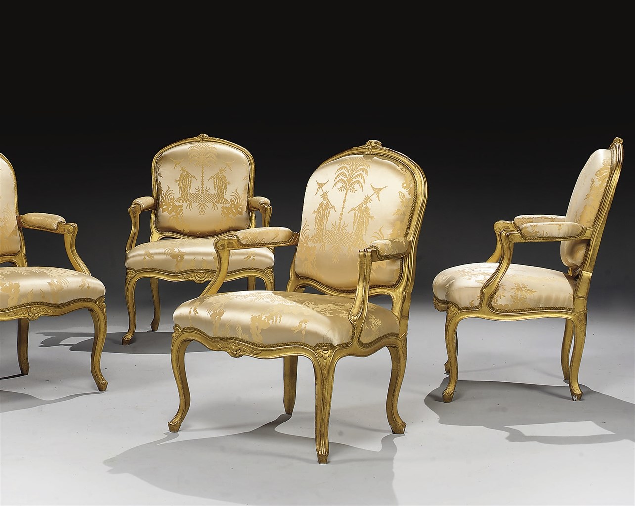 SUITE DE QUATRE FAUTEUILS A LA REINE D'EPOQUE LOUIS XV