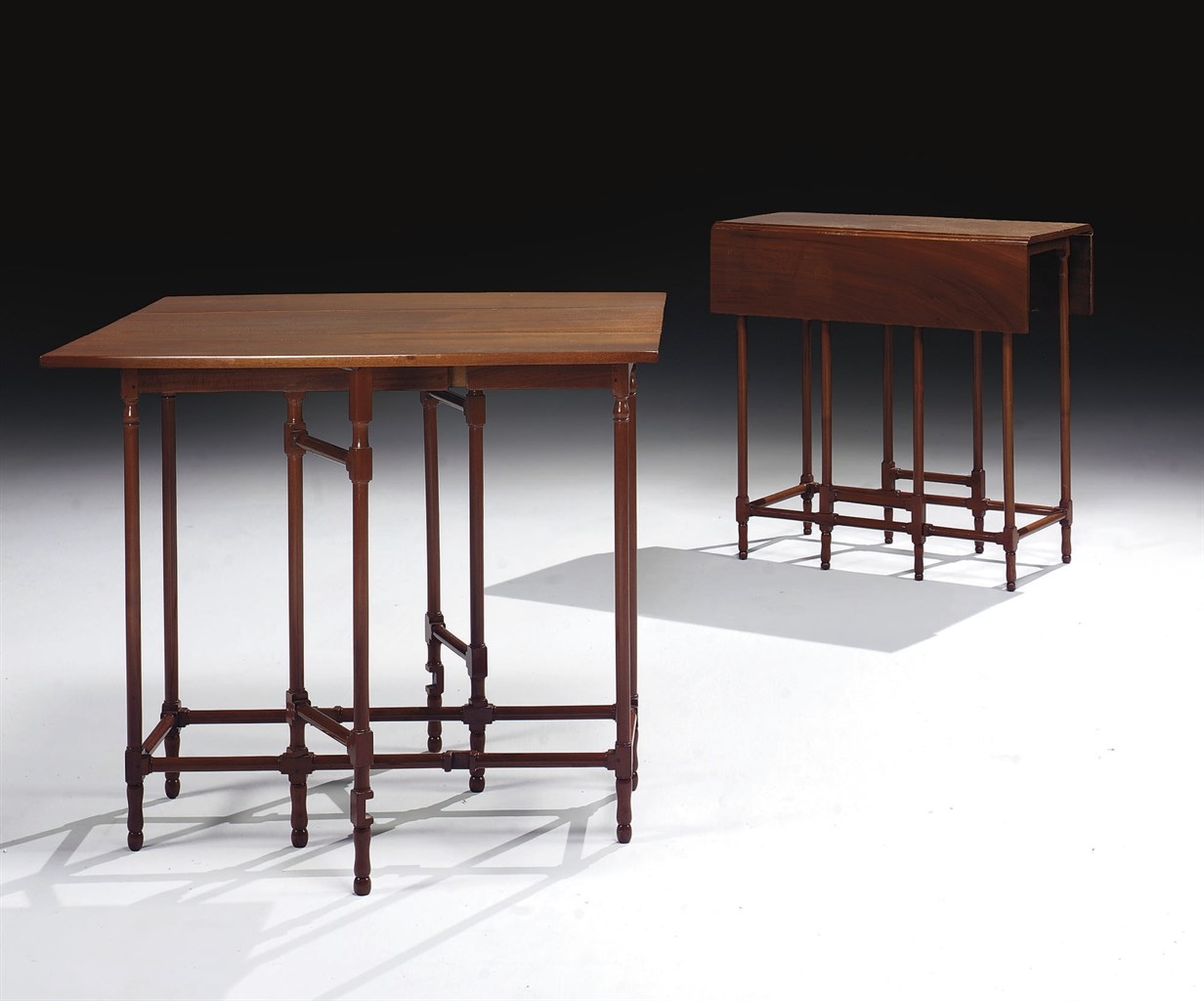 DEUX TABLES A VOLETS DONT UNE D'EPOQUE LOUIS XVI