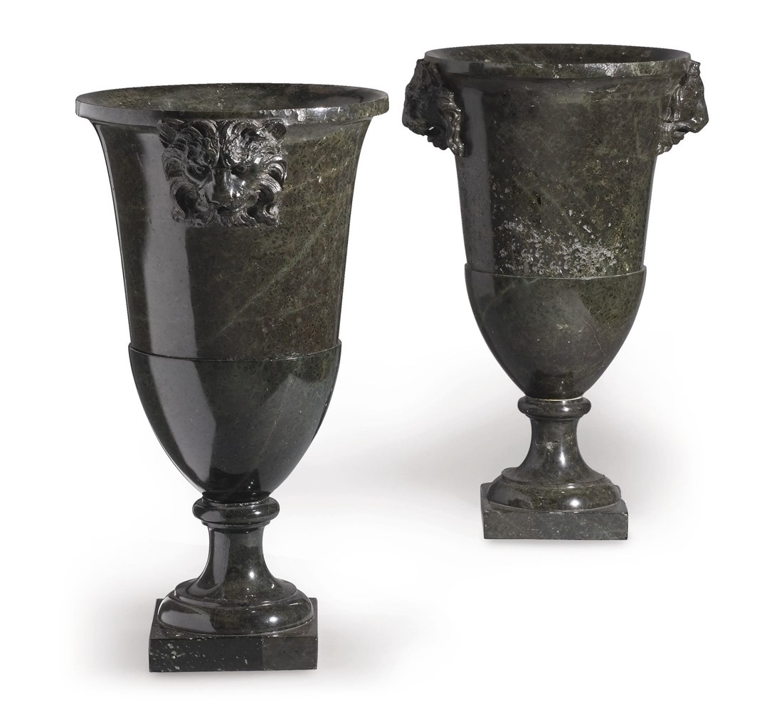 PAIRE DE VASES D'EPOQUE NEOCLASSIQUE