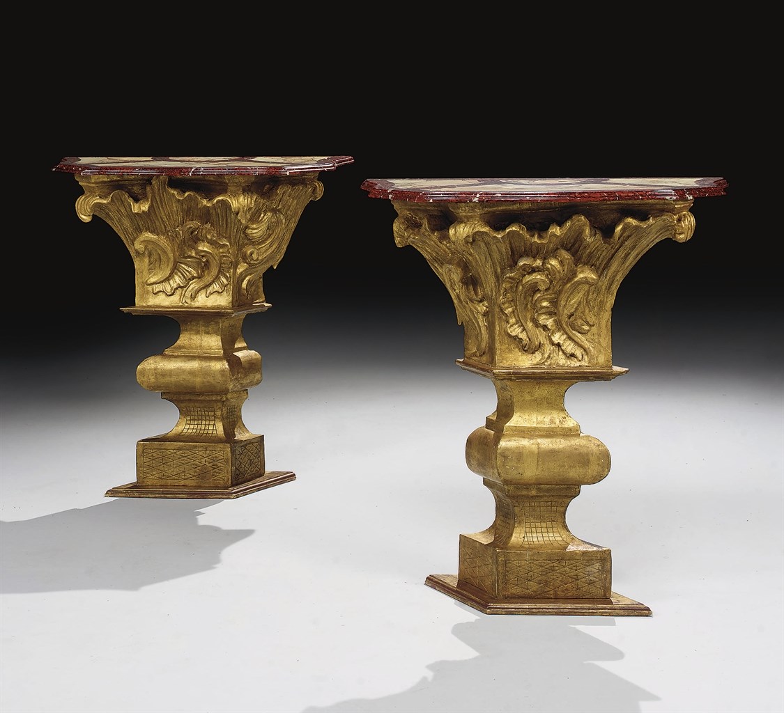 PAIRE DE CONSOLES DE STYLE ROCOCO