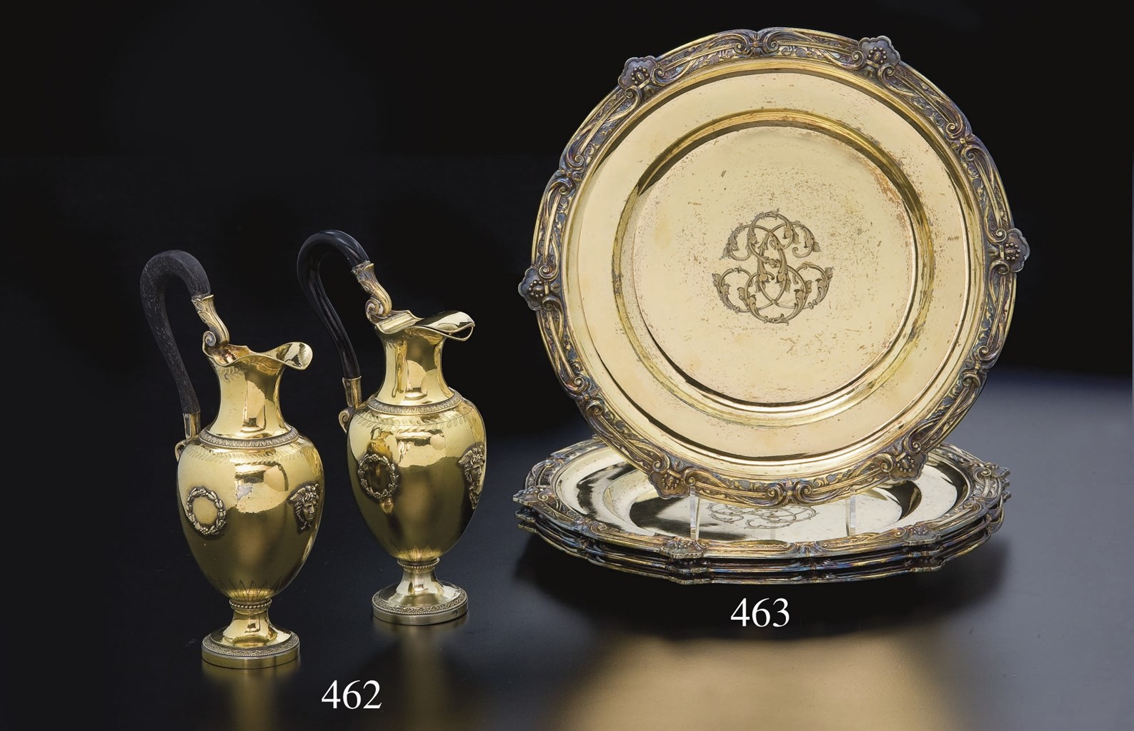 ENSEMBLE DE QUATRE ASSIETTES EN VERMEIL