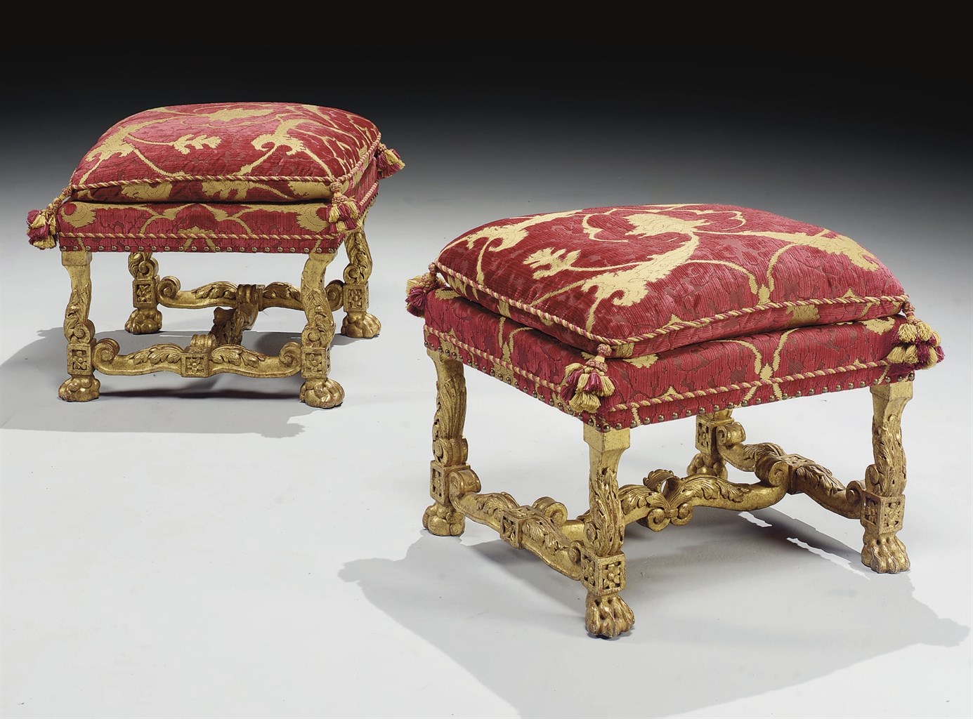 PAIRE DE TABOURETS DE STYLE REGENCE