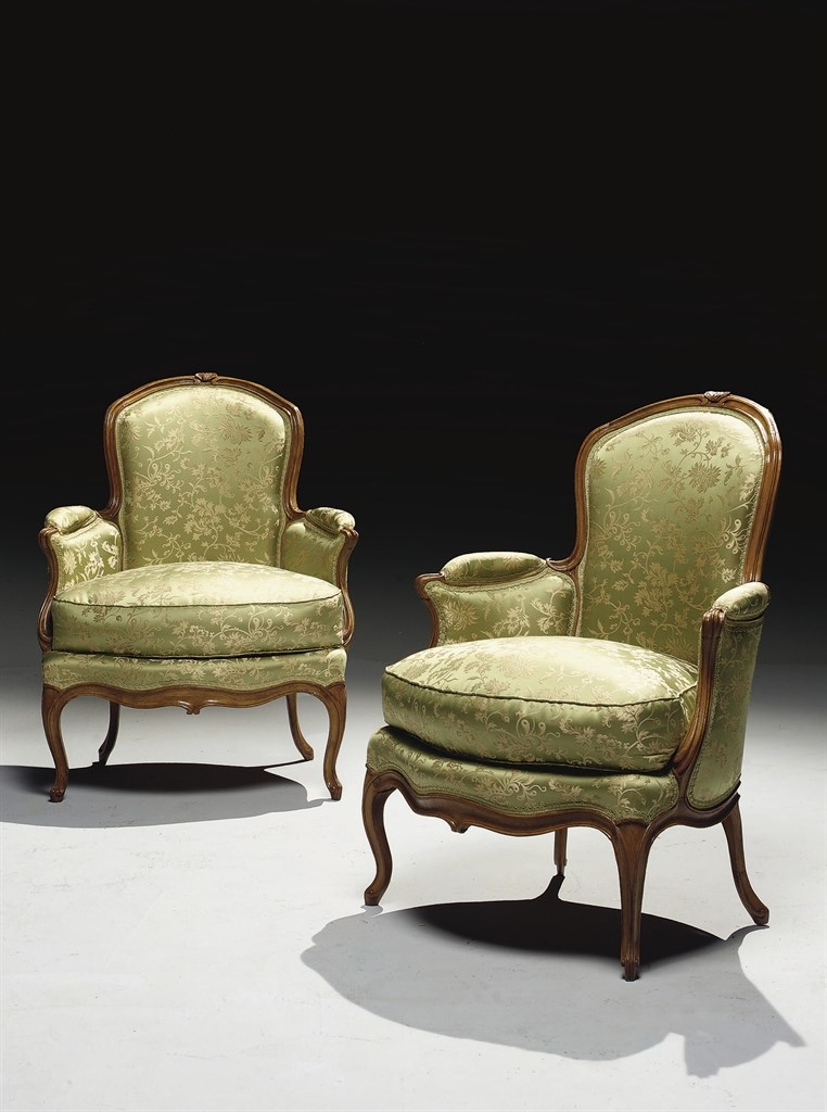 PAIRE DE BERGERES D'EPOQUE LOUIS XV