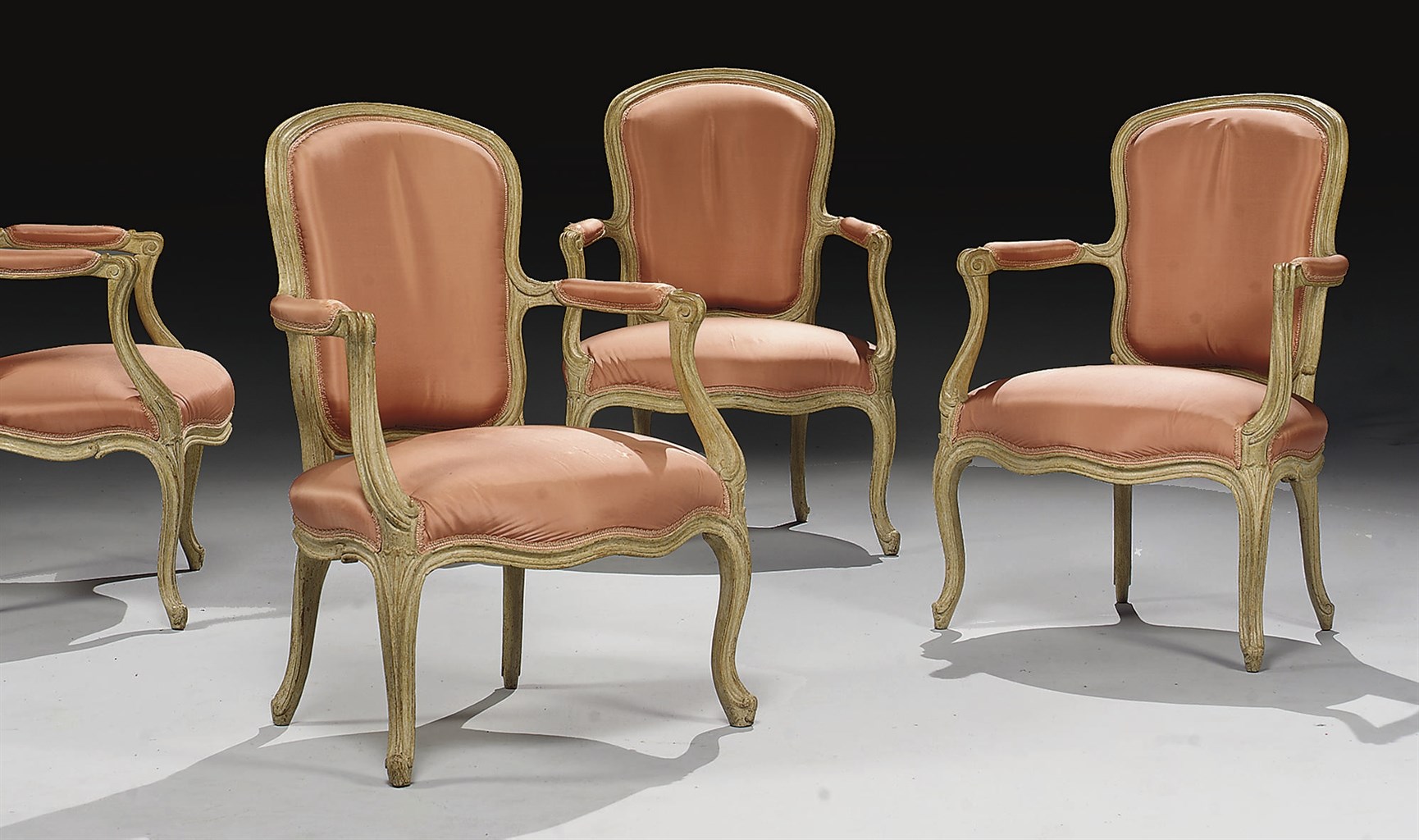 SUITE DE QUATRE FAUTEUILS EN CABRIOLET D'EPOQUE LOUIS XV