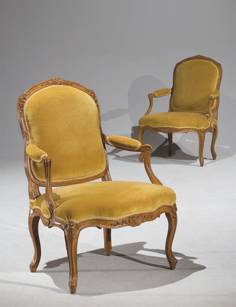 PAIRE DE FAUTEUILS A LA REINE D'EPOQUE LOUIS XV
