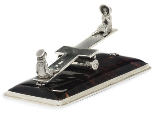 A LATE VICTORIAN NOVELTY SILVER AND TORTOISHELL NOTE CLIP