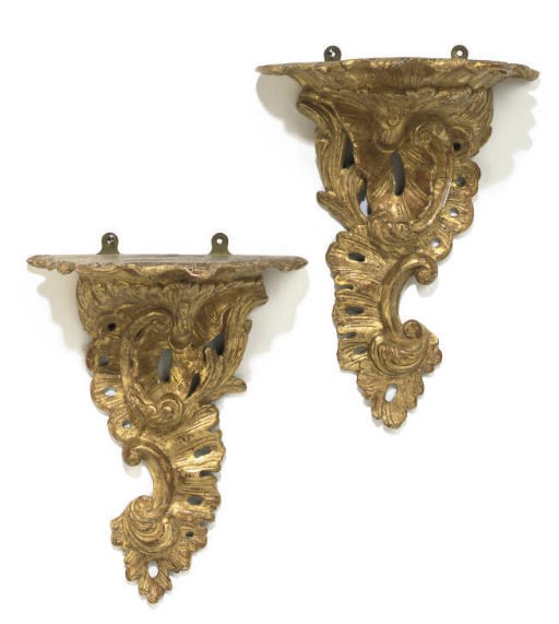 A PAIR OF GILTWOOD AND GESSO WALL BRACKETS