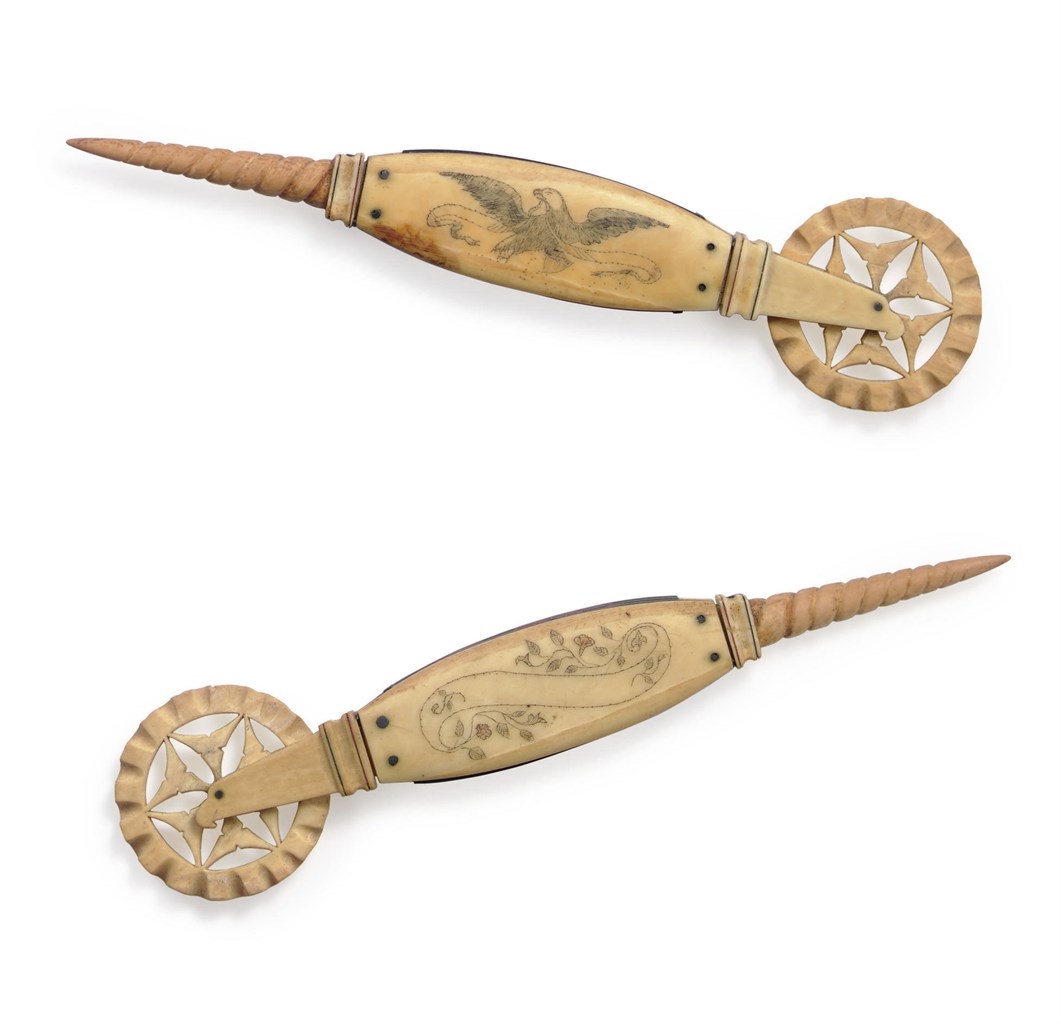 A WHALE BONE AND IVORY SCRIMSHAW JAGGING WHEEL **