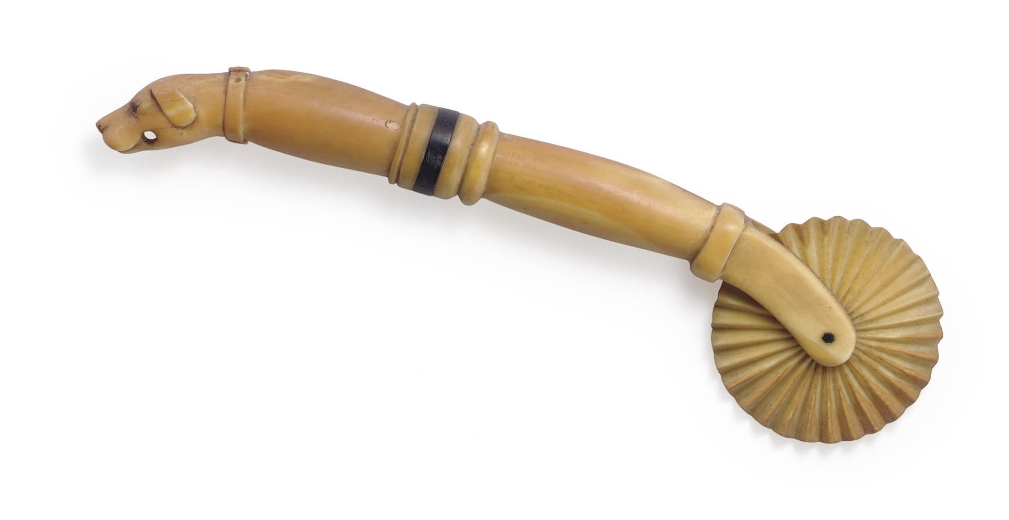 AN IVORY AND BALEEN SCRIMSHAW 'HOUND HEAD' JAGGING WHEEL