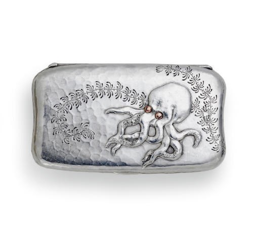 A SILVER AND MIXED-METAL SNUFF BOX