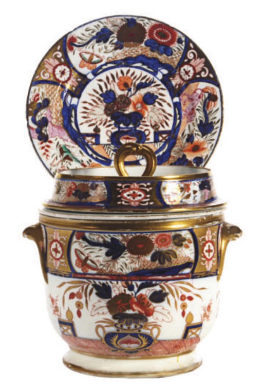 AN ENGLISH EXTENSIVE PORCELAIN DESSERT SERVICE IN THE 'LORD NELSON' PATTERN,