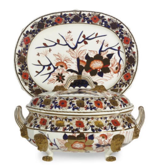 AN ASSEMBLED ENGLISH PORCELAIN PART DINNER AND DESSERT SERVICE,