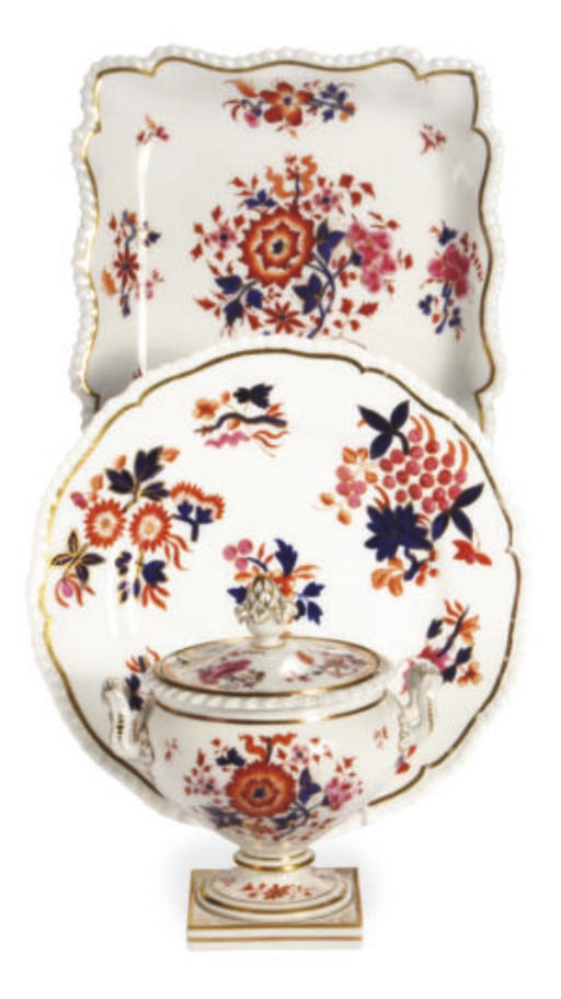 AN ASSEMBLED ENGLISH PORCELAIN PART DINNER AND DESSERT SERVICE,