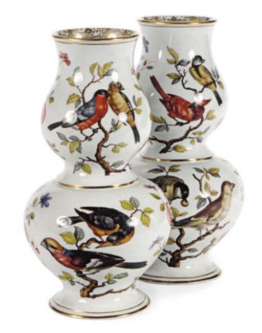 A PAIR OF MEISSEN STYLE PORCELAIN DOUBLE GOURD-FORM VASES,