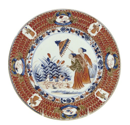 A CHINESE EXPORT PORCELAIN 'DAME AU PARASOL' PLATE,