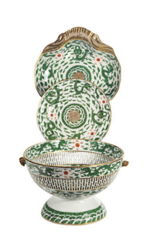 A CHINESE EXPORT PORCELAIN DESSERT SERVICE,