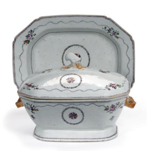 A CHINESE EXPORT PORCELAIN SOUP TUREEN, COVER AND STAND,