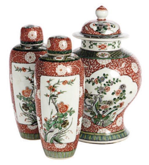 A CHINESE PORCELAIN FAMILLE VERTE THREE-PIECE GARNITURE,