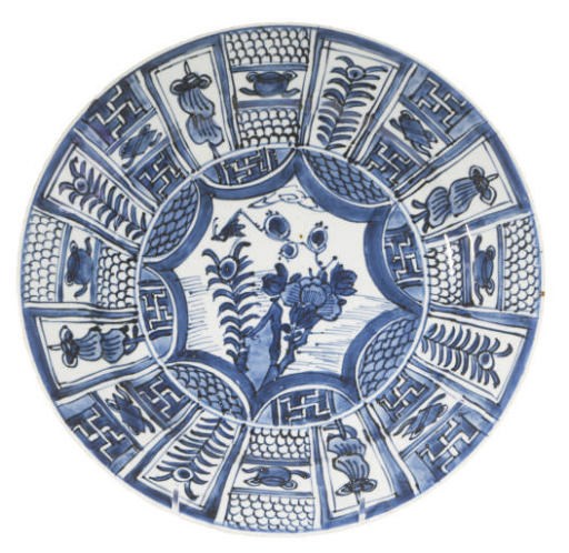 A GROUP OF CHINESE PORCELAIN TABLE ARTICLES,