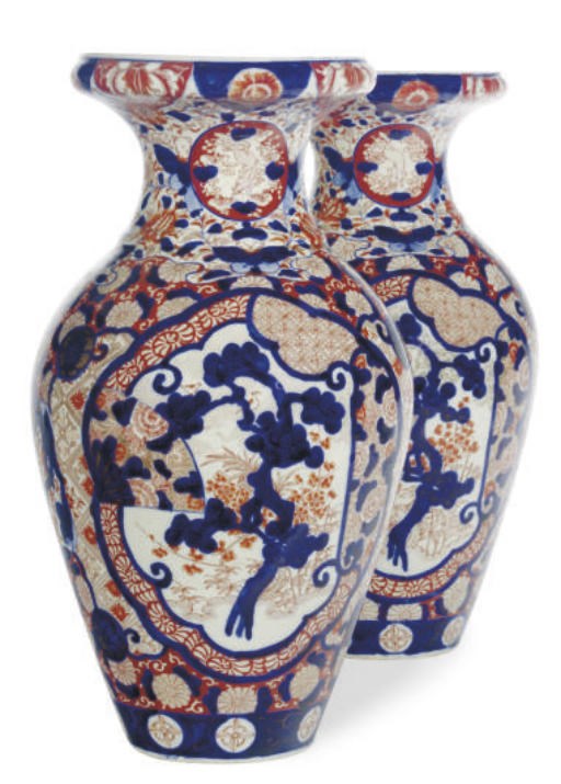 A PAIR OF JAPANESE IMARI PORCELAIN TWO-HANDLED BALUSTER,