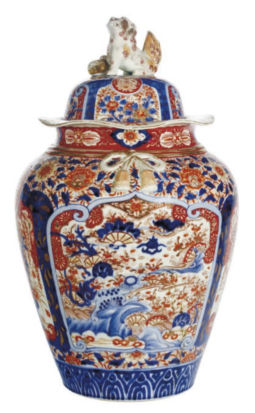 A JAPANESE PORCELAIN IMARI BALUSTER LARGE VASE AND ASSOCIATED COVER,