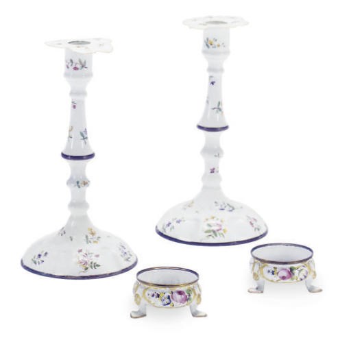 A PAIR OF BILSTON ENAMEL CANDLESTICKS,