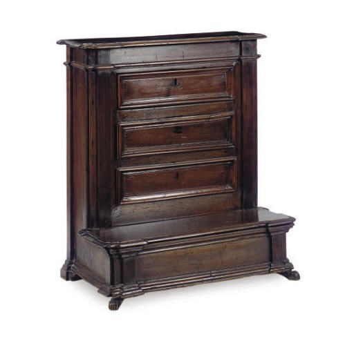AN ITALIAN WALNUT THREE-DRAWER PRIE DIEU,