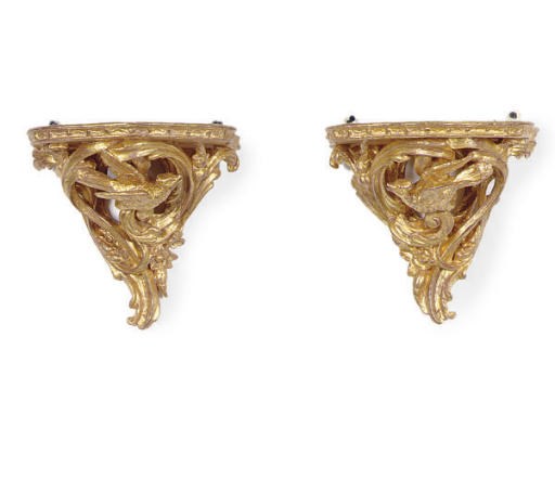 A PAIR OF ENGLISH GILTWOOD FIGURAL WALL BRACKETS,