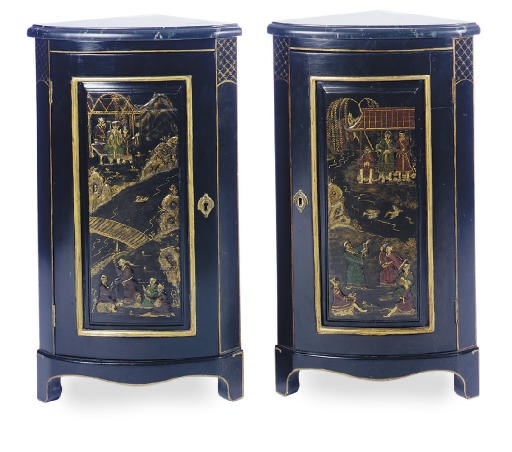 A PAIR OF BLACK AND GILT-JAPANNED AND EBONIZED ENCOIGNURES,