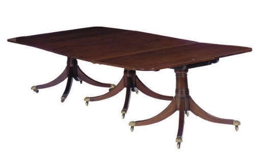 AN ENGLISH MAHOGANY TRIPLE PEDESTAL DINING TABLE,