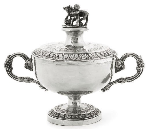 A 19TH CENTURY ITALIAN SILVER COVERED BOWL,
