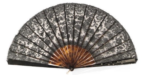 A TORTOISESHELL FAN SET WITH DIAMONDS