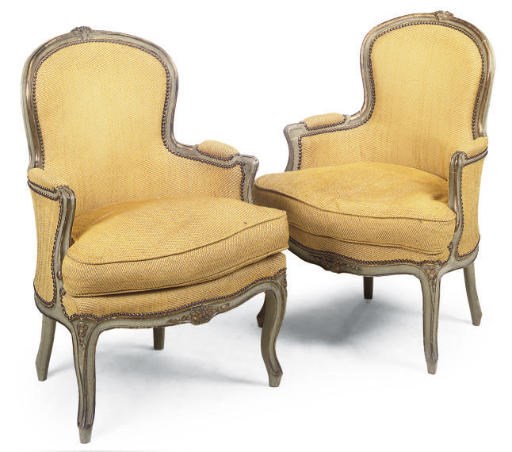 A PAIR OF PAINTED AND PARCEL GILT BERGERES