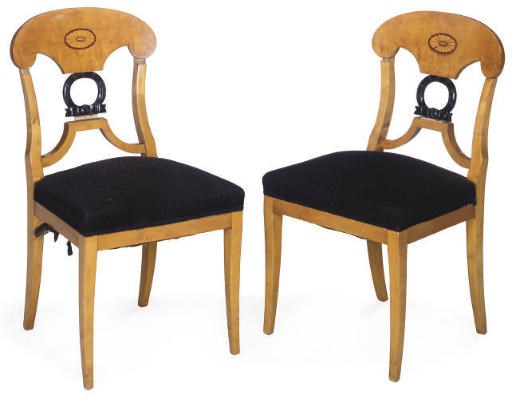 A PAIR OF SATINWOOD AND EBONISED SIDE CHAIRS