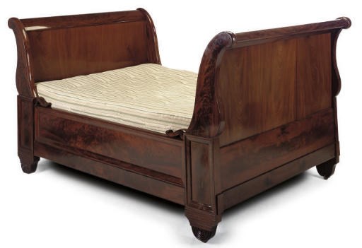 A RESTORATION MAHOGANY LIT EN BATEAU