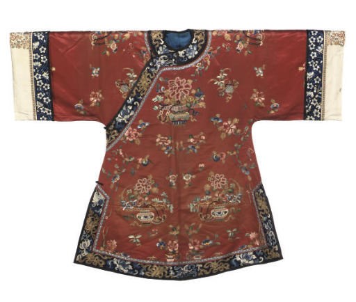 A LADIES INFORMAL ROBE, LATE 19TH  EARLY 20TH CENTURY