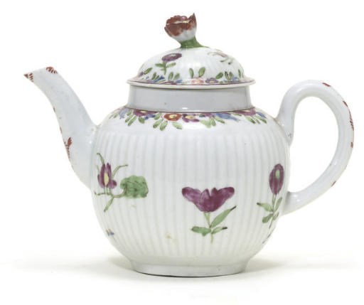 A WORCESTER REEDED GLOBULAR TEAPOT AND DOMED COVER