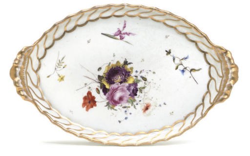 A CHAMBERLAIN'S WORCESTER SHAPED OVAL TRAY