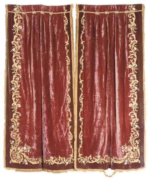 A PAIR OF MAUVE VELVET CURTAINS