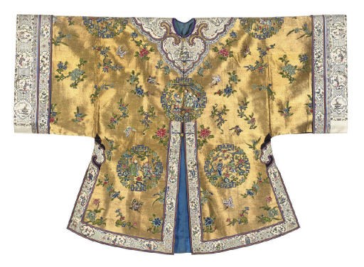 A GOLD GROUND INFORMAL ROBE, SECOND HALF OF THE 19TH CENTURY