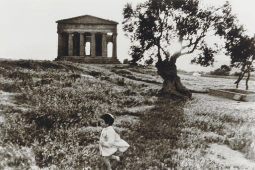 BRUCE DAVIDSON (b. 1933)