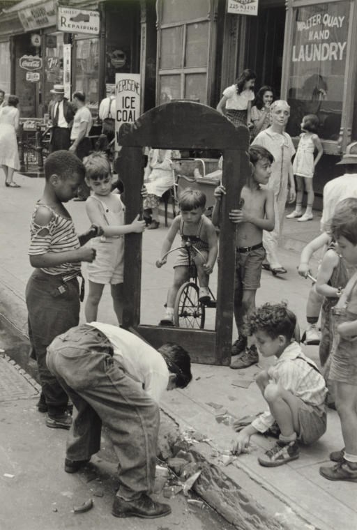 HELEN LEVITT (b. 1913)