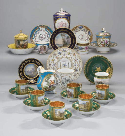 ENSEMBLE EN PORCELAINE DANS LE STYLE DE SEVRES