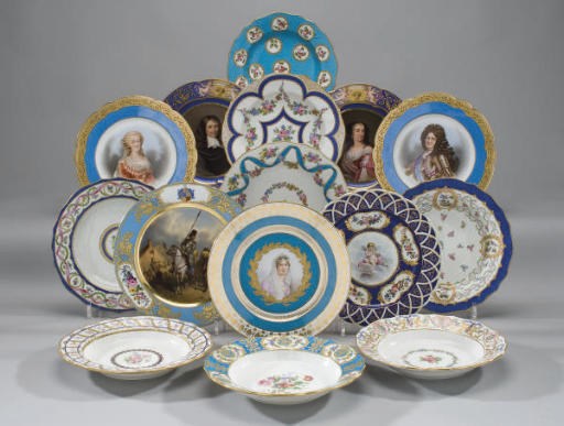 QUINZE ASSIETTES EN PORCELAINE DANS LE STYLE DE SEVRES