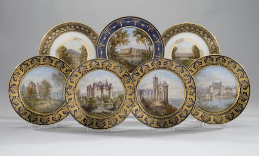 SEPT ASSIETTES EN PORCELAINE DANS LE STYLE DE SEVRES DE LA FIN DU XIXEME SIECLE