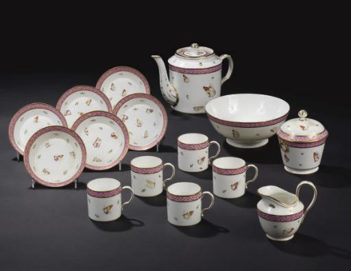PARTIE DE SERVICE EN PORCELAINE DURE DE CHANTILLY DU DEBUT DU XIXEME SIECLE